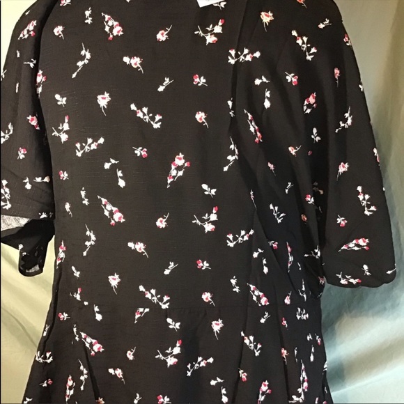 Wrap Top V Neck Flowy and Pretty - Picture 3 of 5